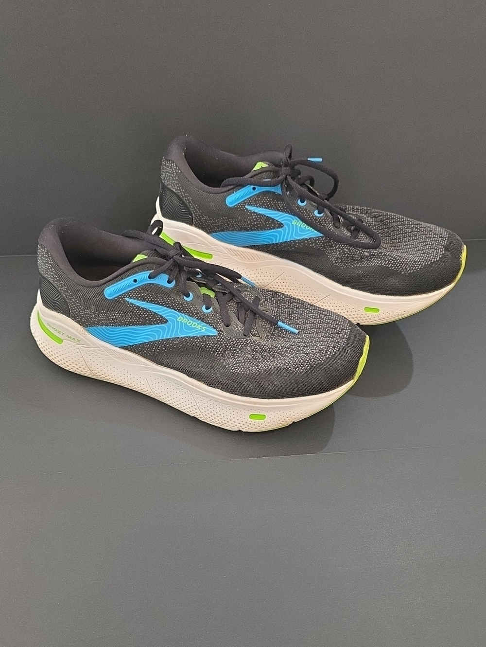 Brooks Ghost MAX Men's Black Sneakers  Bright Blue and Lime Size  10 4E Wide